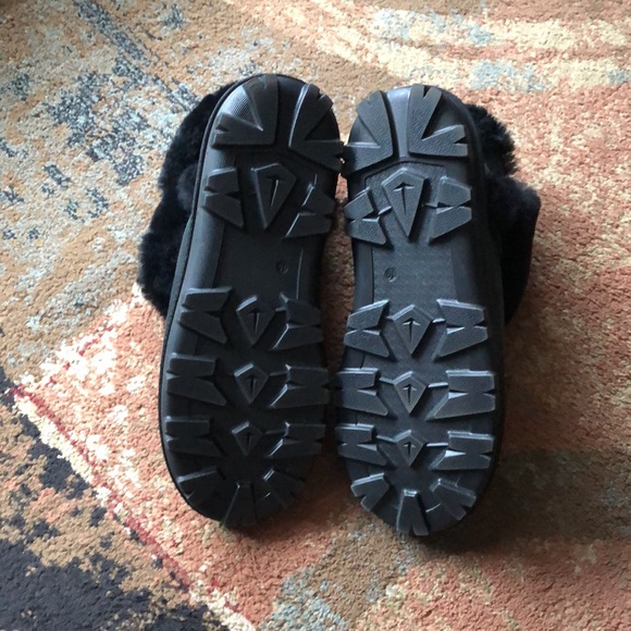 Women’s size 10 Kirkland Signature black wool lining slip on ankle boots - Picture 4 of 8